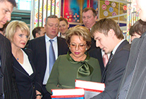 Экспозиция словарей в рамках 3-го Санкт-Петербургского Международного книжного салона 